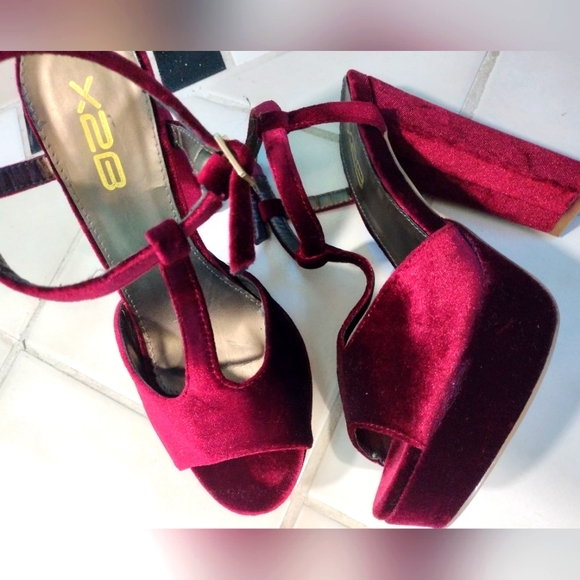 X2B Shoes Velvetlike Chunky Platform Heels Poshmark